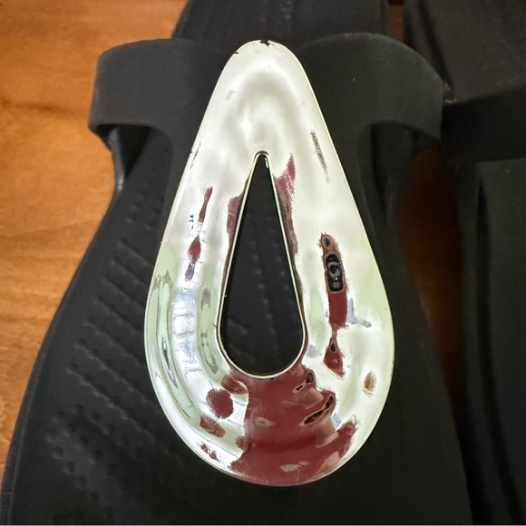 Crocs Women's Sanrah Liquid Silver Teardrop Black Flip Flop sandal size 5 shoe - Picture 7 of 13